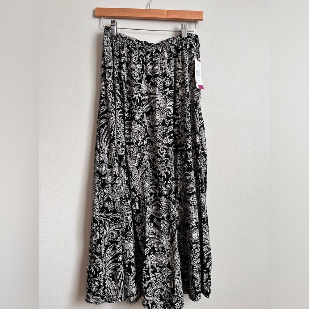 Cathy Daniel’s Earthy Boho Black and White Midi Skirt
